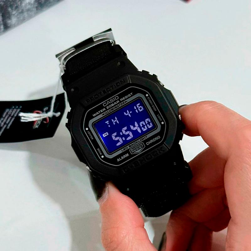 Casio DW-5600MNC-1ER Casio DW-5600MNC-1ER